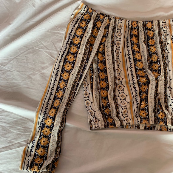 🦋 H&M Crop Top 🦋 - Picture 2 of 3